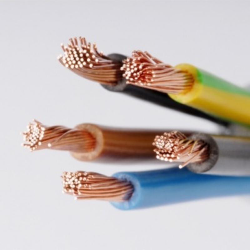 Qual è la differenza tra un cavo di alimentazione e un cavo di alimentazione?